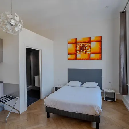 Апартаменти La De L'orangerie